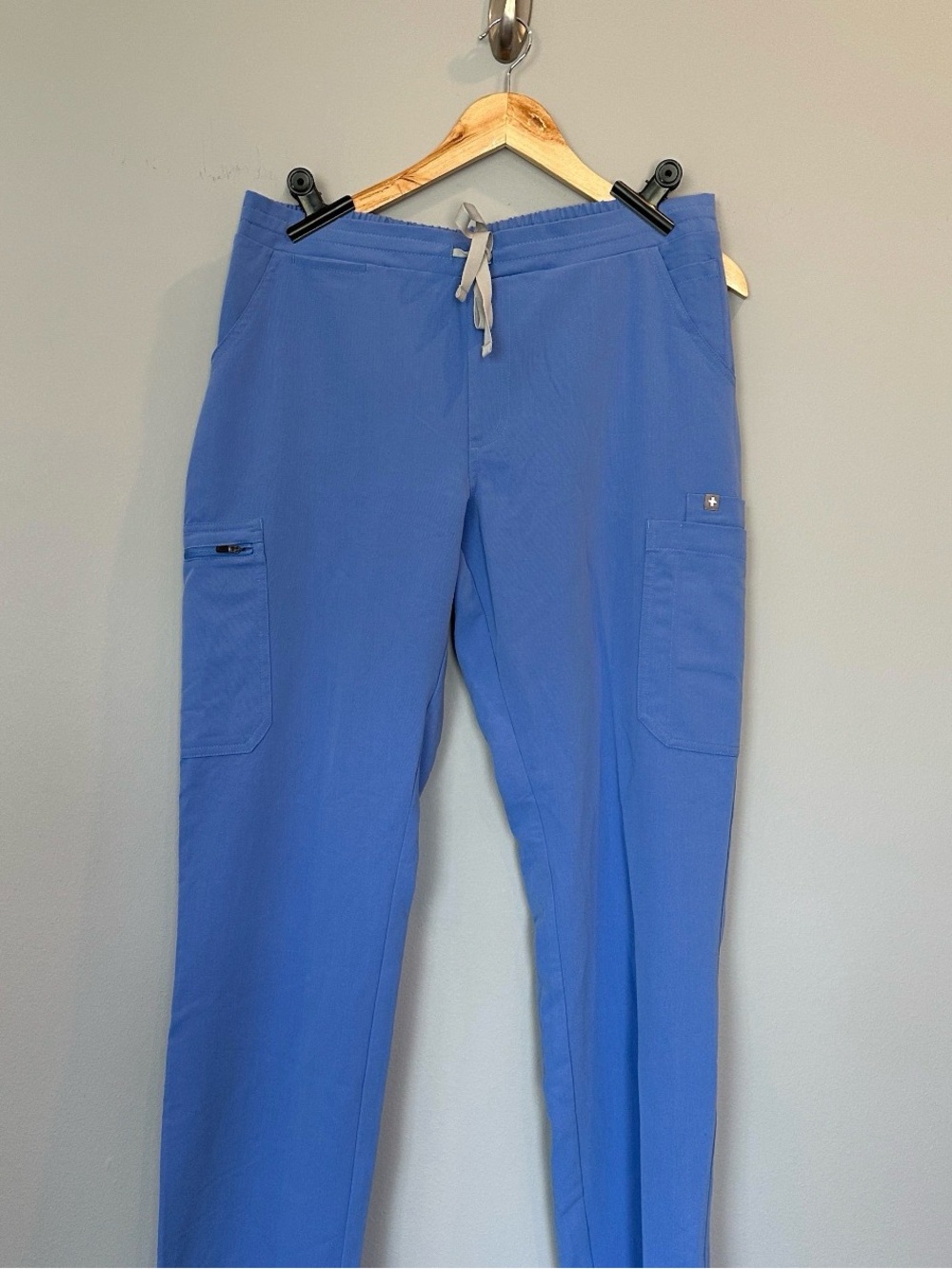 Figs NEW women’s SET Katrina 1 pocket top and 7 pocket scrubs Technical collecti